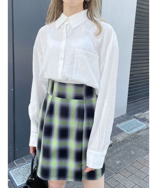 EMODA（エモダ）の「オーバーシアールーズシャツ（シャツ/ブラウス・レディース・ホワイト/イエロー/ブルー・FREE）」の2枚目の写真