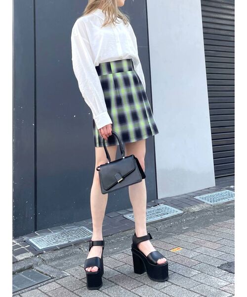 EMODA（エモダ）の「オーバーシアールーズシャツ（シャツ/ブラウス・レディース・ホワイト/イエロー/ブルー・FREE）」の9枚目の写真