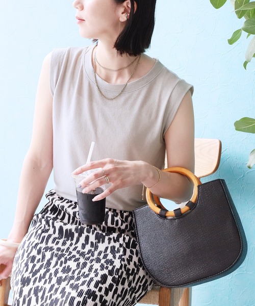 reca（レカ）の「リネンミックスノースリーブTシャツ（Tシャツ/カットソー・レディース・ブラック/オフホワイト/オレンジ/ブルー/グリーン/グレイッシュベージュ・FREE）」の4枚目の写真