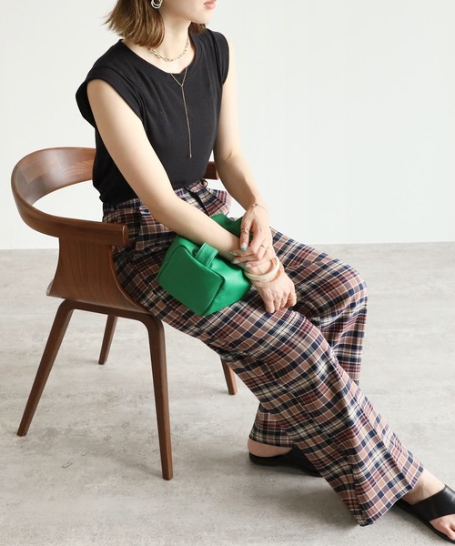 reca（レカ）の「リネンミックスノースリーブTシャツ（Tシャツ/カットソー・レディース・ブラック/オフホワイト/オレンジ/ブルー/グリーン/グレイッシュベージュ・FREE）」の7枚目の写真