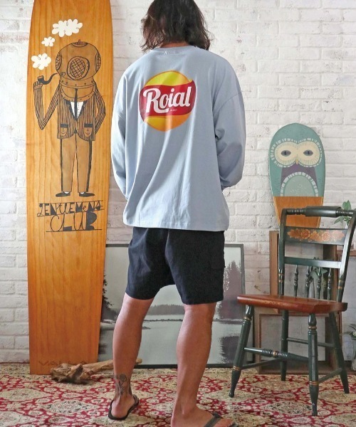 roial（ロイアル）の「ROIAL/ロイアル ビッグシルエット バックプリントロンT R223MLT01（Tシャツ/カットソー・メンズ・ブルー/ホワイト/ベージュ・M/L）」の9枚目の写真