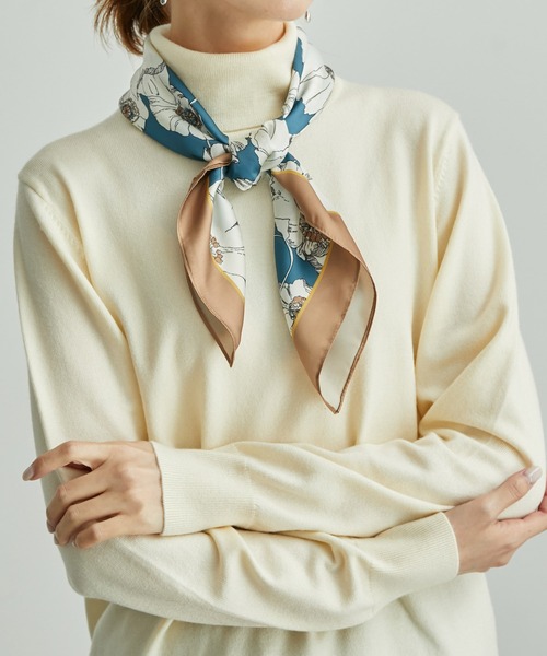 ROPE' PICNIC（ロペピクニック）の「リサイクルポリエステルサテンポピープリントスカーフ（バンダナ/スカーフ・レディース・ブラック/ターコイズブルー/ダークラベンダー・FREE）」の3枚目の写真