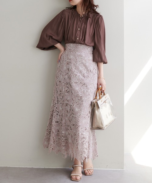natural couture(ナチュラルクチュール)の「大人気リバイバル/WEB限定カラーあり/2022AW/とろみサテンブラウス(シャツ/ブラウス・レディース・ラベンダー/その他1/その他2/ピンクベージュ/イエロー/ブラウン/オフホワイト/ネイビー・FREE)」の16枚目の写真