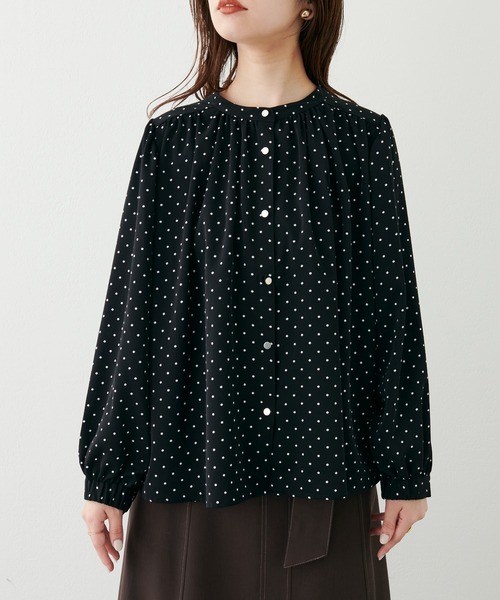 natural couture(ナチュラルクチュール)の「大人気リバイバル/WEB限定カラーあり/2022AW/とろみサテンブラウス(シャツ/ブラウス・レディース・ラベンダー/その他1/その他2/ピンクベージュ/イエロー/ブラウン/オフホワイト/ネイビー・FREE)」の15枚目の写真