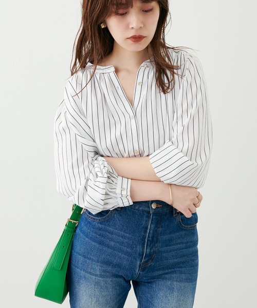 natural couture(ナチュラルクチュール)の「大人気リバイバル/WEB限定カラーあり/2022AW/とろみサテンブラウス(シャツ/ブラウス・レディース・ラベンダー/その他1/その他2/ピンクベージュ/イエロー/ブラウン/オフホワイト/ネイビー・FREE)」の21枚目の写真