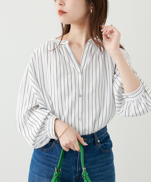 natural couture(ナチュラルクチュール)の「大人気リバイバル/WEB限定カラーあり/2022AW/とろみサテンブラウス(シャツ/ブラウス・レディース・ラベンダー/その他1/その他2/ピンクベージュ/イエロー/ブラウン/オフホワイト/ネイビー・FREE)」の14枚目の写真