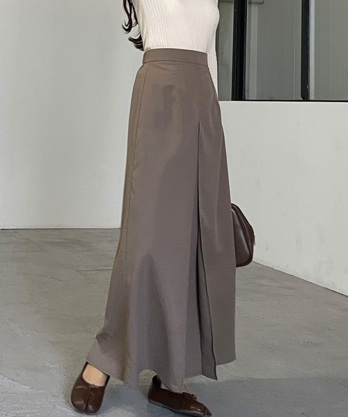 Louere（ルエレ）の「薄手インバーテッドプリーツロングスカート（スカート・レディース・イエロー系その他/ブラック/ブラウン系その他/ベージュ/アイボリー・MEDIUM/SMALL/LARGE/X-LARGE）」の10枚目の写真