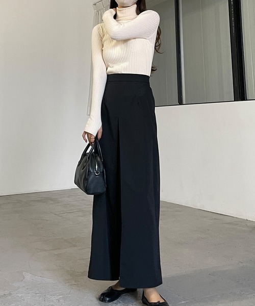 Louere（ルエレ）の「薄手インバーテッドプリーツロングスカート（スカート・レディース・イエロー系その他/ブラック/ブラウン系その他/ベージュ/アイボリー・MEDIUM/SMALL/LARGE/X-LARGE）」の12枚目の写真