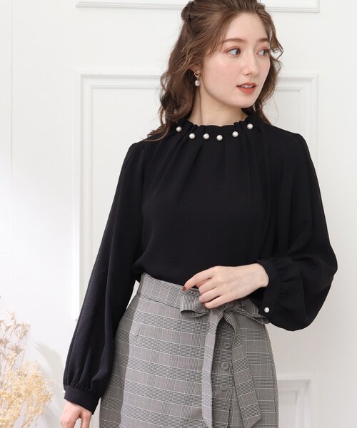 couture brooch（クチュールブローチ）の「◆【袖2WAY/バックスタイルもリボンで全方位映え♪】フェイクパールネックブラウス（シャツ/ブラウス・レディース・ブラック/ライトベージュ/オフホワイト/ベビーピンク・40/38/42）」の14枚目の写真