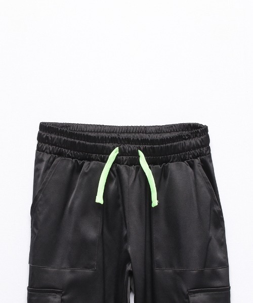 NIKE（ナイキ）の「【NIKE】GLOW TIME UTILITY JOGGER/ジョガーパンツ/ナイキ/キッズ（カーゴパンツ・キッズ・グレー/ブラック・105cm/110cm/115cm/120cm）」の6枚目の写真