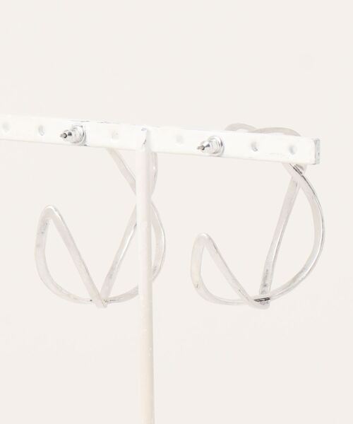 emouv by est（エモーヴバイエスト）の「emouv by est シンプルシルバーフープピアス（ピアス（両耳用）・レディース・シルバー・40mm）」の6枚目の写真