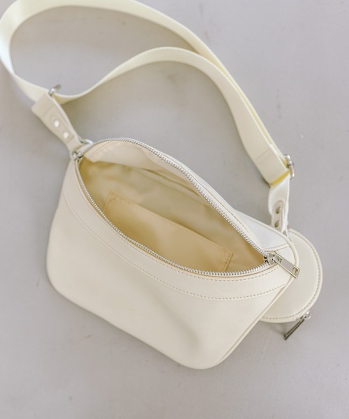 OLIVE des OLIVE(オリーブデオリーブ)の「サークルポーチ付ボディバッグ(ボディバッグ/ウエストポーチ・レディース・アイボリー/ブラック・FREE)」の9枚目の写真