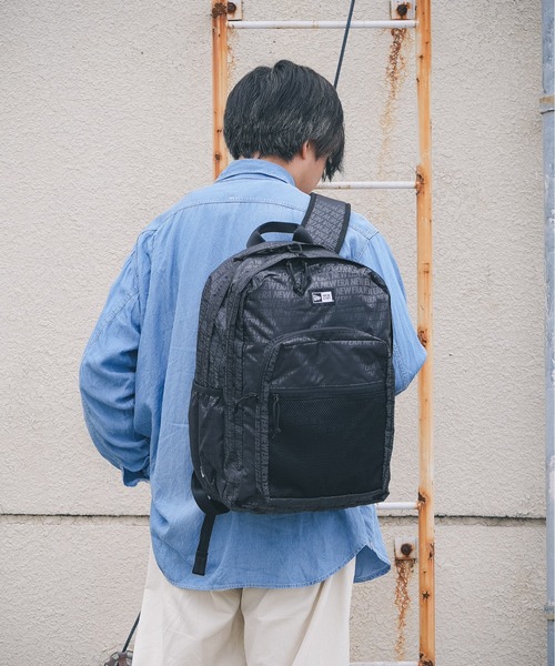 NEW ERA(ニューエラ)の「【NEW ERA/ニューエラ】CAMPUS PACK(バックパック/リュック・メンズ・ベージュ/ブラック×ホワイト/ブラック/ブラック系その他/オリーブ/その他・FREE)」の6枚目の写真