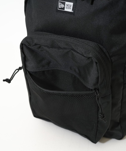 NEW ERA(ニューエラ)の「【NEW ERA/ニューエラ】CAMPUS PACK(バックパック/リュック・メンズ・ベージュ/ブラック×ホワイト/ブラック/ブラック系その他/オリーブ/その他・FREE)」の9枚目の写真