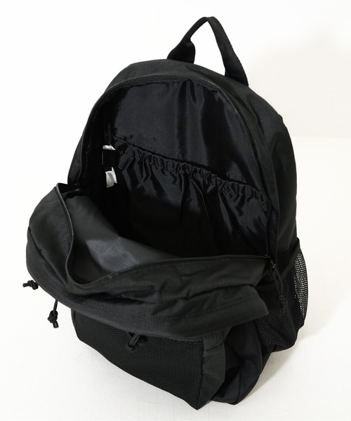 NEW ERA(ニューエラ)の「【NEW ERA/ニューエラ】CAMPUS PACK(バックパック/リュック・メンズ・ベージュ/ブラック×ホワイト/ブラック/ブラック系その他/オリーブ/その他・FREE)」の12枚目の写真