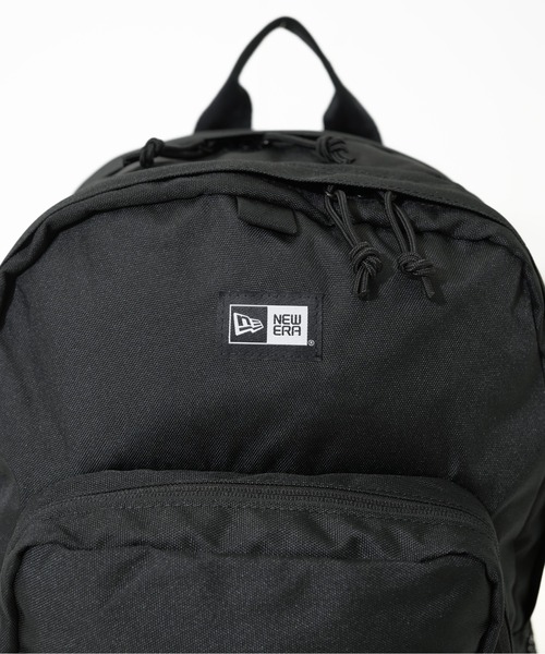 NEW ERA(ニューエラ)の「【NEW ERA/ニューエラ】CAMPUS PACK(バックパック/リュック・メンズ・ベージュ/ブラック×ホワイト/ブラック/ブラック系その他/オリーブ/その他・FREE)」の8枚目の写真