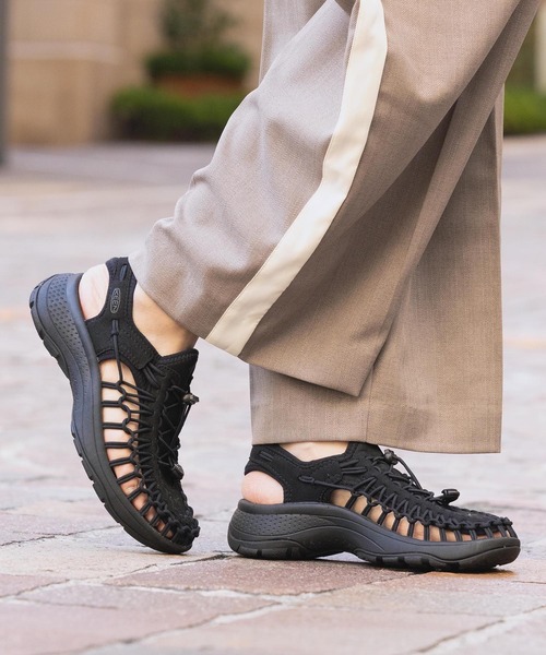 KEEN（キーン）の「【厚底】UNEEK ASTORIA / ユニーク アストリア/ レディース スニーカー サンダル（サンダル・レディース・ブラック/ベージュ・25cm/24cm/23cm/25.5cm/26cm/22.5cm/26.5cm/24.5cm/23.5cm/27cm）」の11枚目の写真