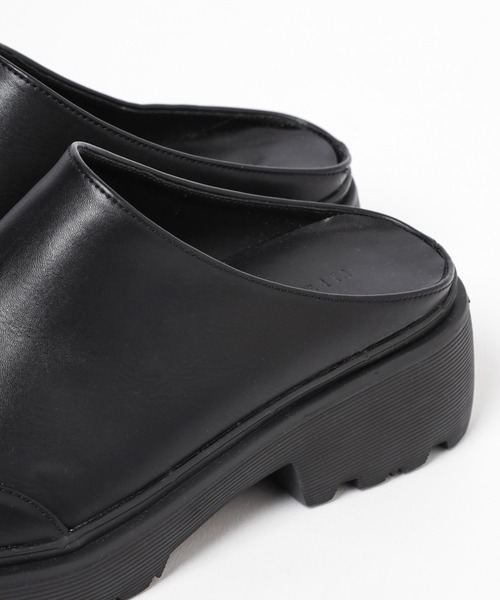 LEPSIM（レプシィム）の「アツゾコクロッグサンダル　175493（サンダル・レディース・アイボリー/ブラック・MEDIUM/LARGE）」の9枚目の写真