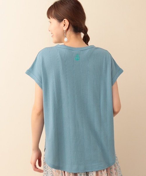 チチカカ(チチカカ)の「ランダムワッフルワンポイントプルオーバー(Tシャツ/カットソー・レディース・ブルー/ライトグリーン/ネイビー・FREE)」の1枚目の写真
