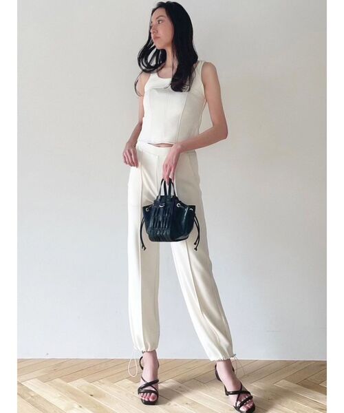 RESEXXY（リゼクシー）の「スウェットコルセットトップス【セットアップ着用可能】（スウェット・レディース・ブラック/ベージュ/アイボリー・FREE）」の16枚目の写真