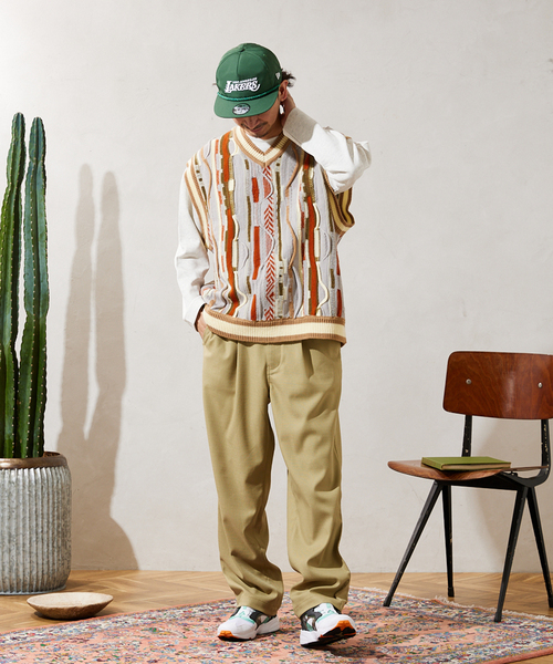 JOURNAL STANDARD relume（ジャーナルスタンダード　レリューム）の「CALIFORNIA 3Dニットベスト（ベスト・メンズ・グレー/ライトグリーン/ダークブルー・MEDIUM/LARGE）」の4枚目の写真