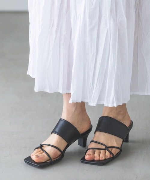 LEPSIM（レプシィム）の「ナロークロスヒールサンダル　753485（サンダル・レディース・ブラック/ゴールド・MEDIUM/LARGE）」の5枚目の写真