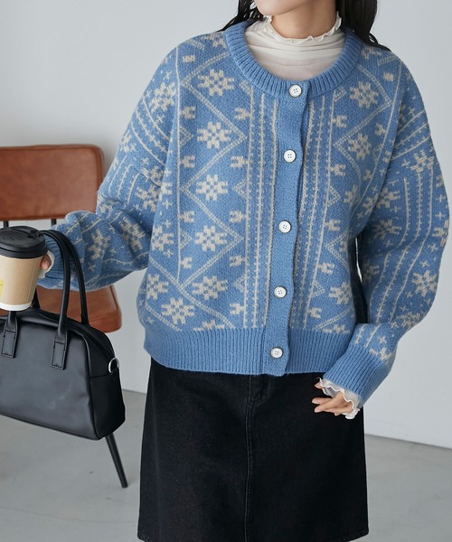 BONLECILL(ボンルシール)の「ノルディックパッチワーク風ジャガードニットカーディガン(カーディガン/ボレロ・レディース・ブルー/アイボリー/レッド/ブラック/グリーン・FREE)」の12枚目の写真