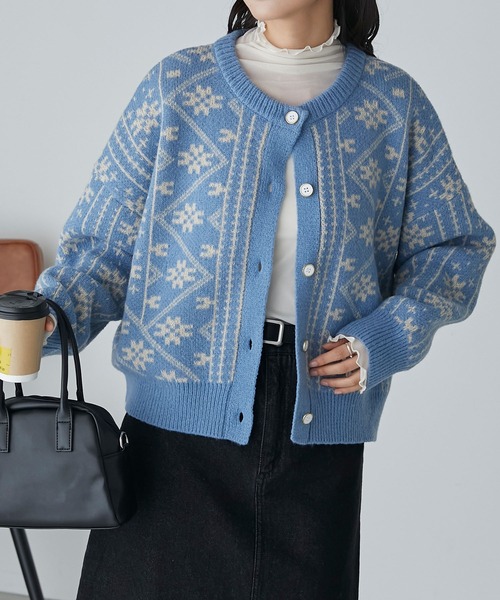 BONLECILL(ボンルシール)の「ノルディックパッチワーク風ジャガードニットカーディガン(カーディガン/ボレロ・レディース・ブルー/アイボリー/レッド/ブラック/グリーン・FREE)」の17枚目の写真