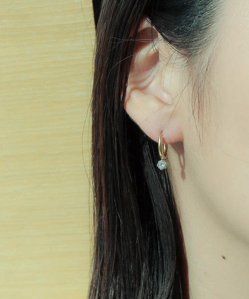 ebine(エビネ)の「Zirconia Hoop Pierce 金属アレルギー対応 サージカルステンレス(ピアス(両耳用)・レディース・ゴールド/シルバー・FREE)」の2枚目の写真