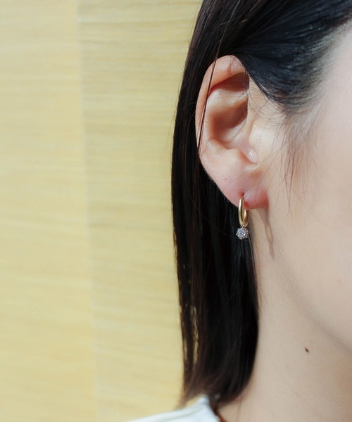 ebine(エビネ)の「Zirconia Hoop Pierce 金属アレルギー対応 サージカルステンレス(ピアス(両耳用)・レディース・ゴールド/シルバー・FREE)」の3枚目の写真