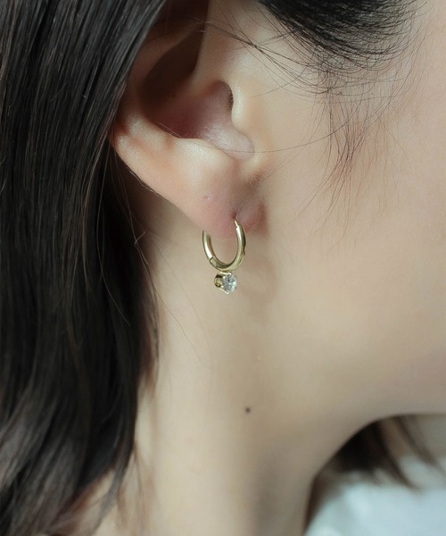 ebine(エビネ)の「Zirconia Hoop Pierce 金属アレルギー対応 サージカルステンレス(ピアス(両耳用)・レディース・ゴールド/シルバー・FREE)」の4枚目の写真