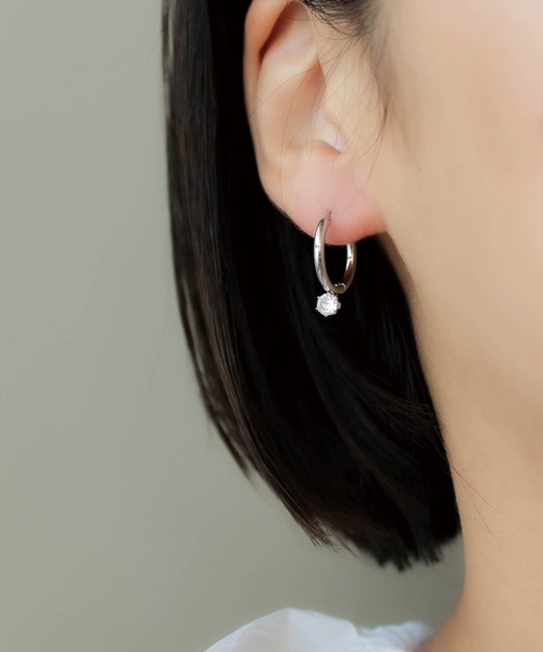 ebine(エビネ)の「Zirconia Hoop Pierce 金属アレルギー対応 サージカルステンレス(ピアス(両耳用)・レディース・ゴールド/シルバー・FREE)」の5枚目の写真