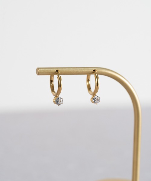 ebine(エビネ)の「Zirconia Hoop Pierce 金属アレルギー対応 サージカルステンレス(ピアス(両耳用)・レディース・ゴールド/シルバー・FREE)」の9枚目の写真