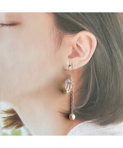 tone（トーン）の「【-lensa-】パール×クリアのアシメピアス(MA)（ピアス（両耳用）・レディース・シルバー・FREE）」の2枚目の写真