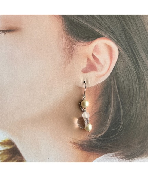 tone（トーン）の「【-lensa-】パール×クリアのアシメピアス(MA)（ピアス（両耳用）・レディース・シルバー・FREE）」の4枚目の写真
