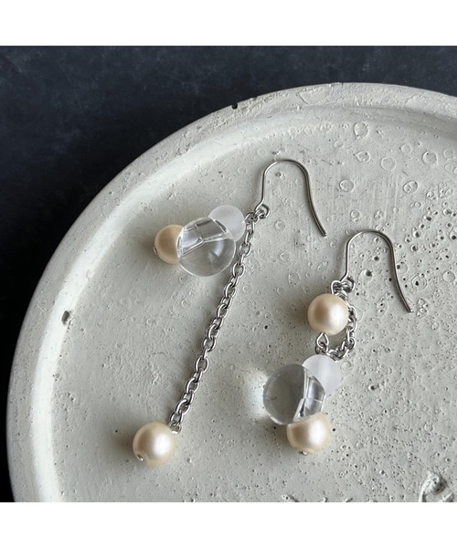 tone（トーン）の「【-lensa-】パール×クリアのアシメピアス(MA)（ピアス（両耳用）・レディース・シルバー・FREE）」の3枚目の写真