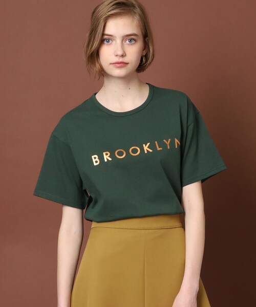 DRESSTERIOR(ドレステリア)の「◆BROOKLYN箔ロゴTシャツ(Tシャツ/カットソー・レディース・グリーン/ネイビー/オフホワイト・36/34/38)」の1枚目の写真