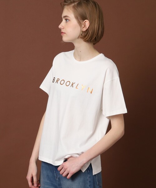 DRESSTERIOR(ドレステリア)の「◆BROOKLYN箔ロゴTシャツ(Tシャツ/カットソー・レディース・グリーン/ネイビー/オフホワイト・36/34/38)」の6枚目の写真