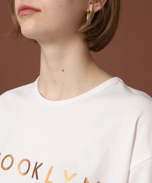 DRESSTERIOR(ドレステリア)の「◆BROOKLYN箔ロゴTシャツ(Tシャツ/カットソー・レディース・グリーン/ネイビー/オフホワイト・36/34/38)」の11枚目の写真