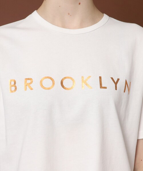 DRESSTERIOR(ドレステリア)の「◆BROOKLYN箔ロゴTシャツ(Tシャツ/カットソー・レディース・グリーン/ネイビー/オフホワイト・36/34/38)」の12枚目の写真