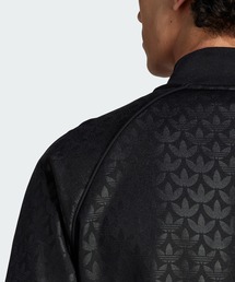 adidas（アディダス）の「グラフィック モノグラム SST トラック