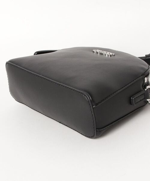 Guess（ゲス）の「MCCLAIN Mini Dome Crossbody（ショルダーバッグ・レディース・ピンク/ブラック・ONE SIZE）」の7枚目の写真