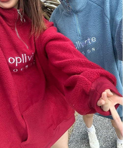 ARCADE（アーケード）の「ハーフジップ 韓国風 オーバーサイズ ボアフリース ニット スウェット スタンドカラー プルオーバー トレーナー -ARCADE Limited Line-（スウェット・レディース・ホワイト/レッド/ブルー・FREE）」の4枚目の写真