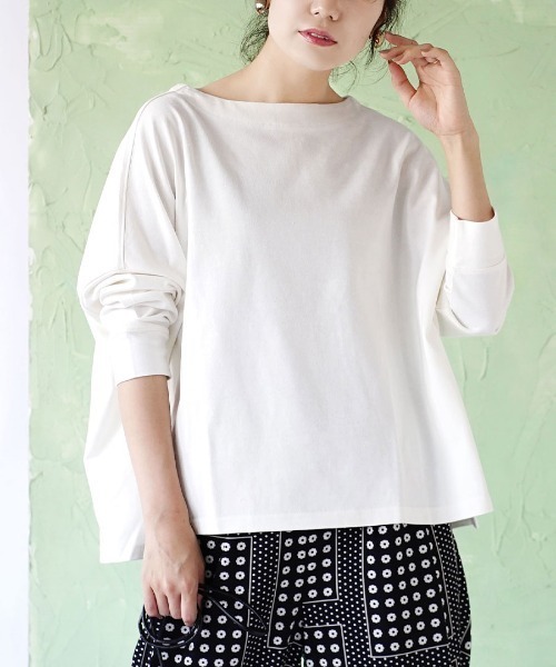 zootie（ズーティー）の「【食べこぼしも安心！撥水・撥油加工つき】シミヘン加工 フレンチバスク ワイドプルオーバー［ボーダー＆無地］（Tシャツ/カットソー・レディース・ホワイト×レッド/ホワイト×ブルー/ホワイト×グレー/ホワイト×ブラック/ロイヤルブルー/ネイビー/ブラック/ブルー系その他/ブラック×ホワイト/ダークグリーン/オフホワイト/レッド/ベージュ系その他/杢グレー/チョコ/ブラウン系その他/イエロー系その他2/ライトイエロー/ライトブルー/ブルー系その他2/イエロー系その他/ライトピンク/ミント/ネイビー系1/レッド系その他/ベージュ系その他2/イエロー系その他3/グレー系その他/ネイビー×ホワイト・フリー）」の2枚目の写真