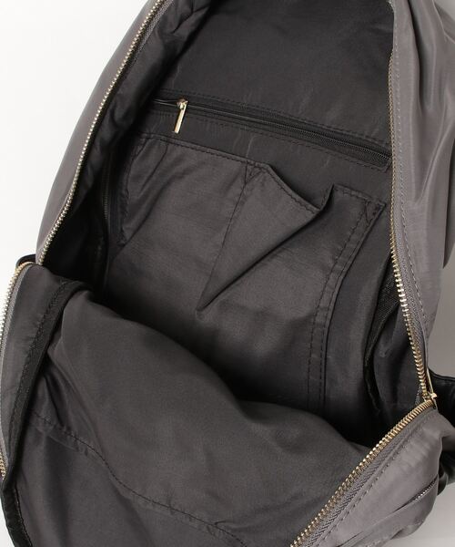 Legato Largo(レガートラルゴ)の「廃盤 Legato Largo / グログラン調ポリ/PU 10ポケリュック / LR-H1051Z(バックパック/リュック・レディース・ブラック/グレー系その他/ライトグレー/ネイビー/グレー・ONESIZE)」の9枚目の写真