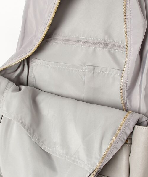 Legato Largo(レガートラルゴ)の「廃盤 Legato Largo / グログラン調ポリ/PU 10ポケリュック / LR-H1051Z(バックパック/リュック・レディース・ブラック/グレー系その他/ライトグレー/ネイビー/グレー・ONESIZE)」の10枚目の写真