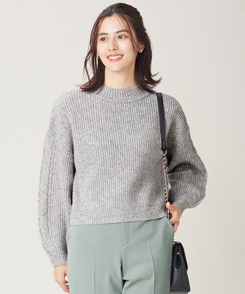 ANY SIS(エニィスィス)の「【洗える】袖ケーブルショート ニット(ニット/セーター・レディース・スカイブルー系/アイボリー系/ライトグレー系/ピンク系・4)」の1枚目の写真