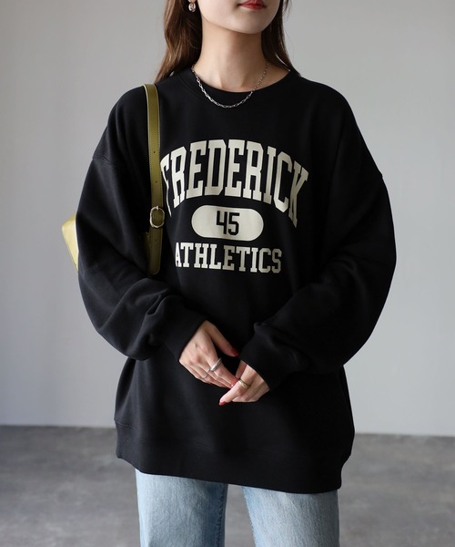 Riberry(リベリー)の「FREDERICKプリントトレーナー(スウェット・レディース・オートミール/レッド/グリーン系/チャコールグレー/ブラック/ネイビー・FREE)」の2枚目の写真