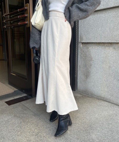 Ambre Ciel（アンブルシエル）の「コーデュロイマーメイドスカート／WEB/EC限定商品（スカート・レディース・ライトベージュ/アイボリー/ダークブラウン・FREE）」の14枚目の写真