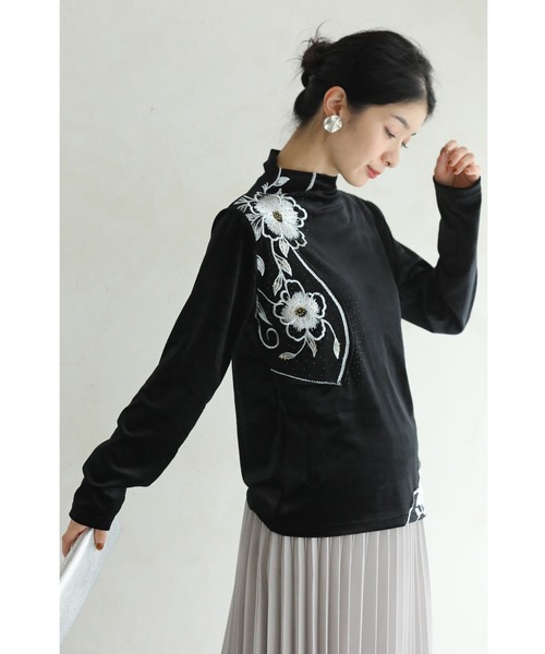 黒）ビジューを纏う花刺繍のベロア調プルオーバートップス（その他